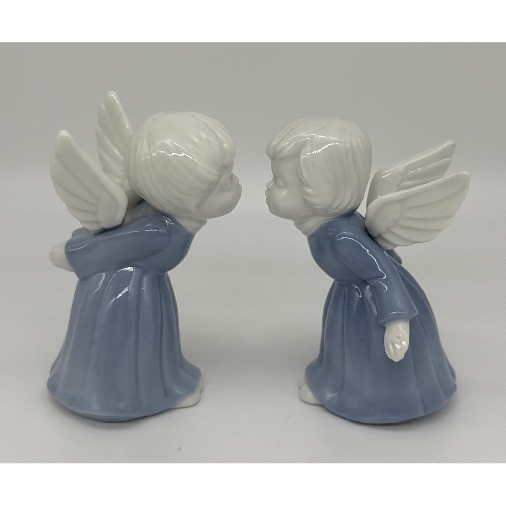 Lefton Kissing Angels Figurines Blue White Porcelain Taiwan 00402 Boy Girl